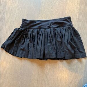 Lululemon Black Pleated Women's Skirt - Size 8